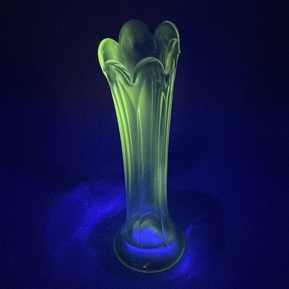 Vintage Amethyst Glass Vase Six Paneled Art Nouveau Imperial Glass Purple Lilac - Picture 16 of 16